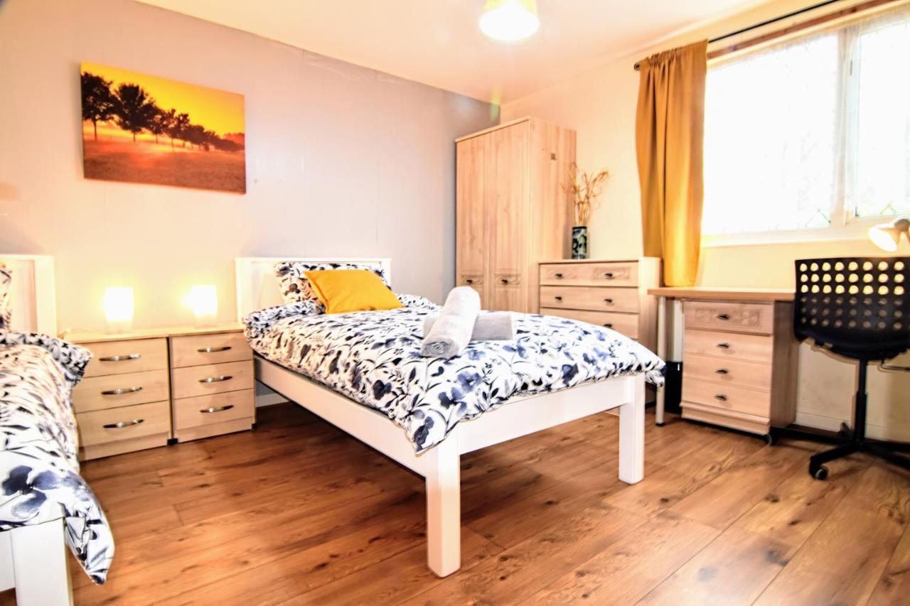 The Chinatown Home - Private Garden, Netflix, Bbq & Bar Birmingham Exteriör bild